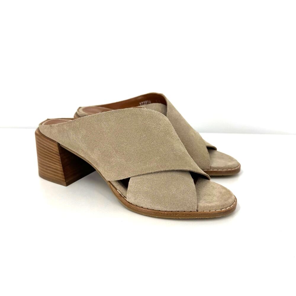Aquatalia Janna Block Heel Sandals Shoes Size 8 Tan Suede Open Toe Quiet Luxury